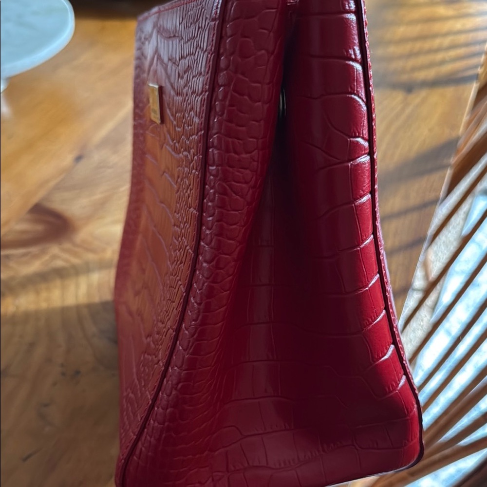 🏷️ $340- Navona Croco
Red Crocodile Pattern Handbag NWT - Picture 11 of 11